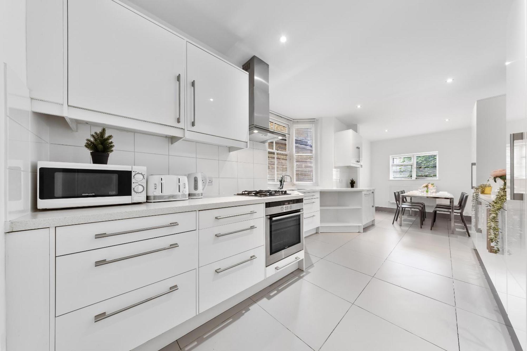 Luxury 4-Bedroom Modern Flat In Central London Steps From Station, Sleeps 9 In Style! Экстерьер фото