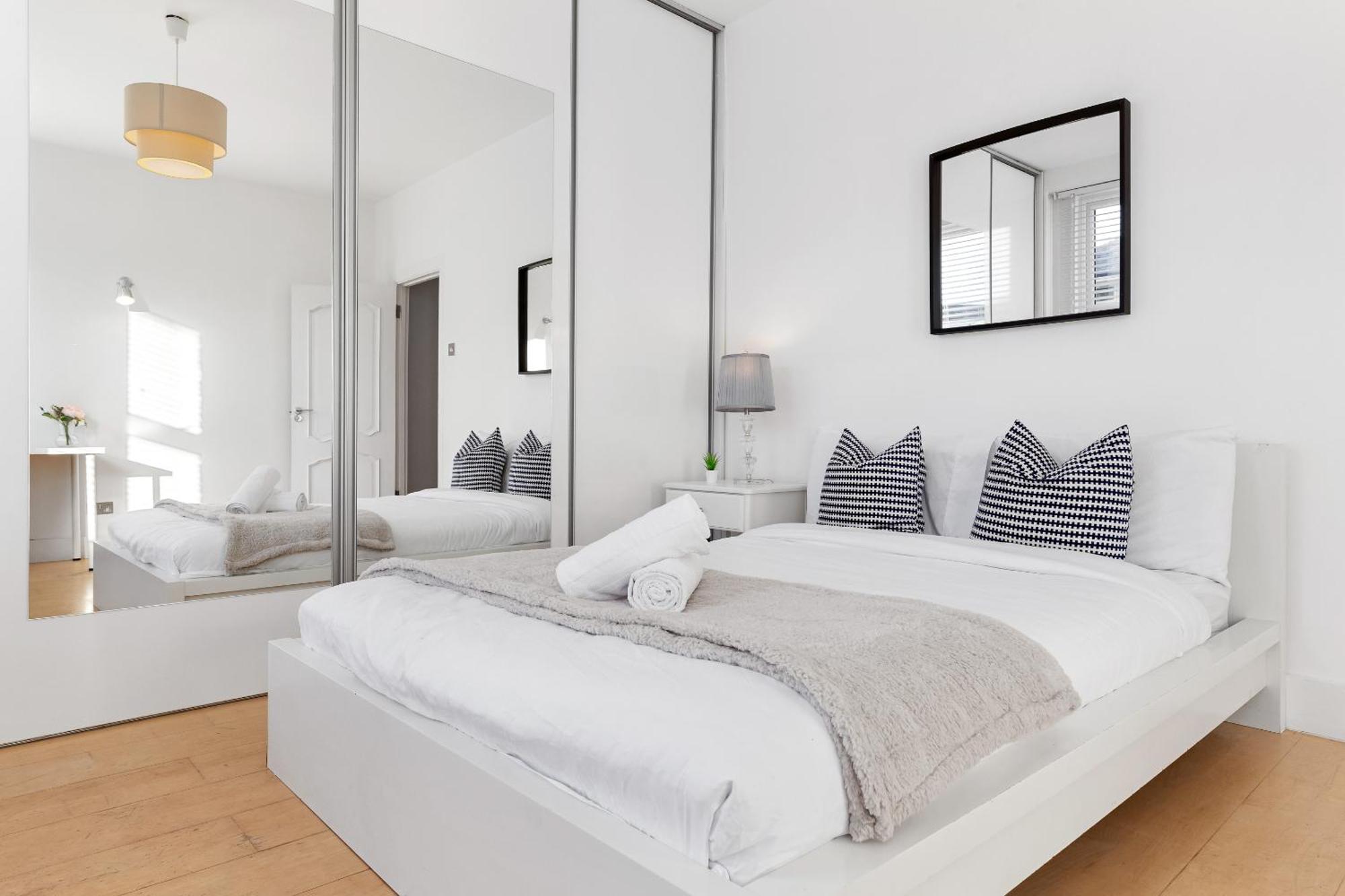 Luxury 4-Bedroom Modern Flat In Central London Steps From Station, Sleeps 9 In Style! Экстерьер фото