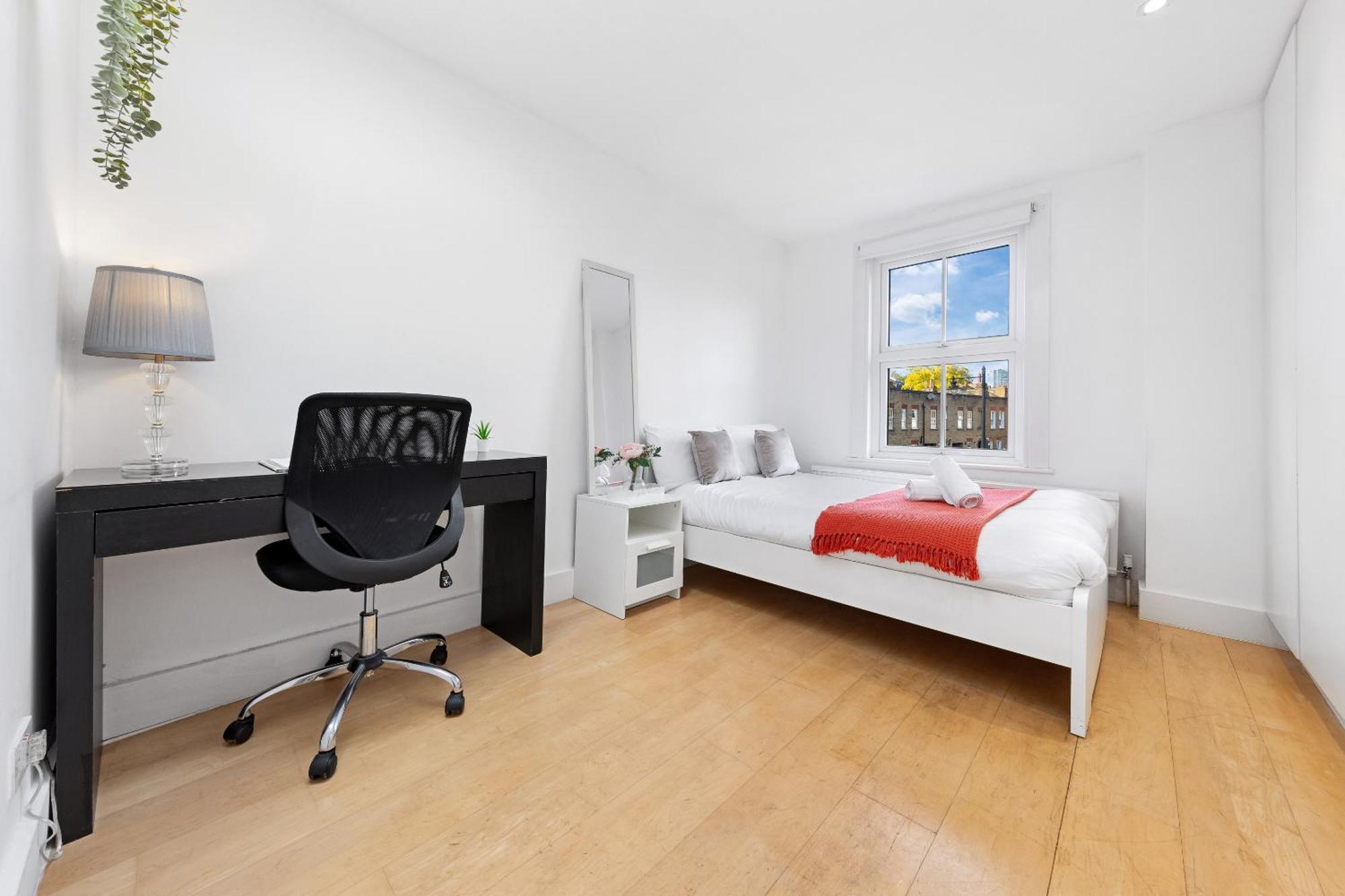 Luxury 4-Bedroom Modern Flat In Central London Steps From Station, Sleeps 9 In Style! Экстерьер фото