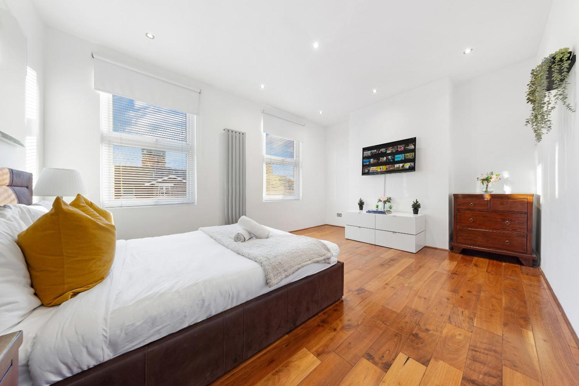 Luxury 4-Bedroom Modern Flat In Central London Steps From Station, Sleeps 9 In Style! Экстерьер фото