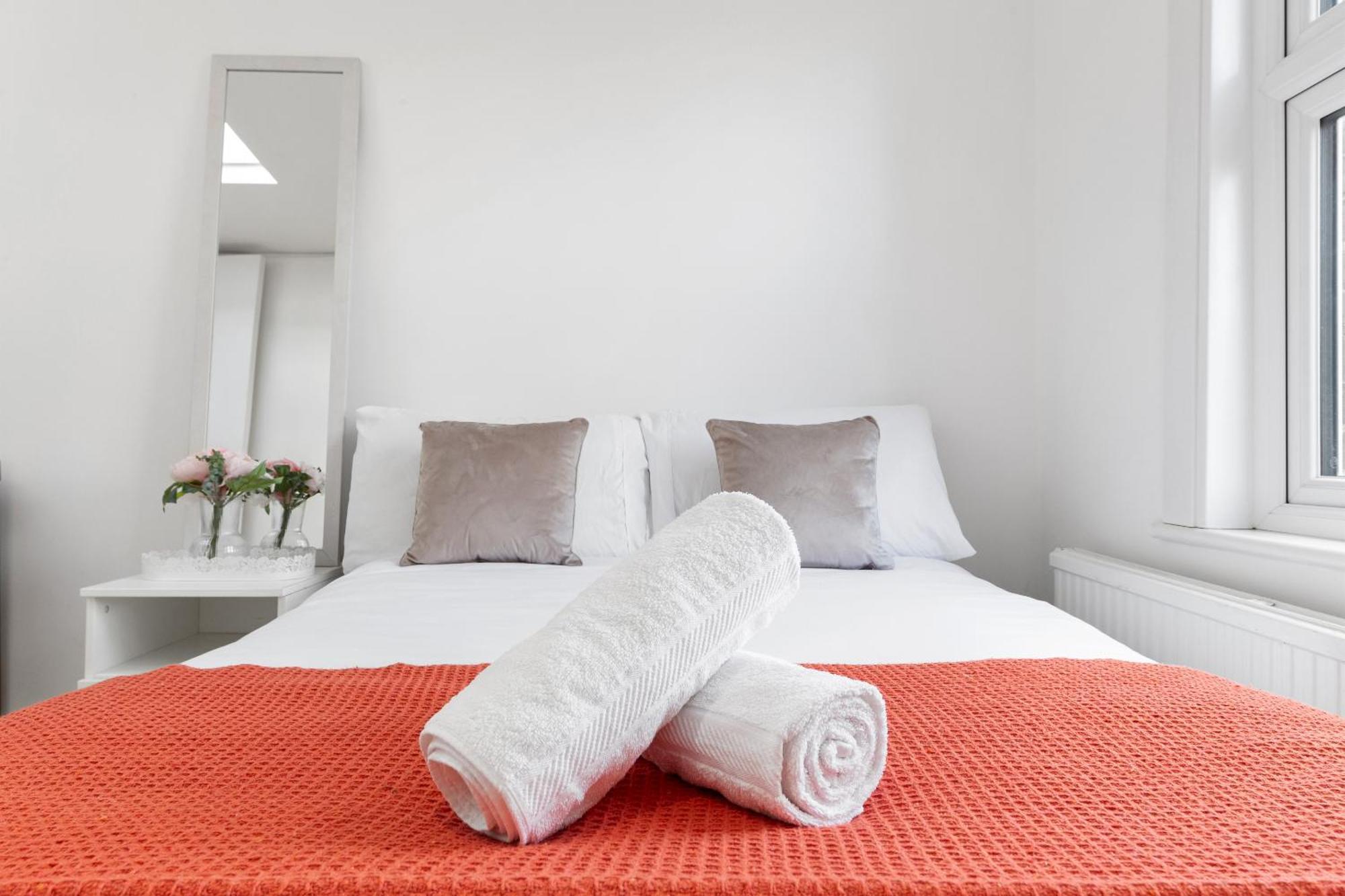 Luxury 4-Bedroom Modern Flat In Central London Steps From Station, Sleeps 9 In Style! Экстерьер фото