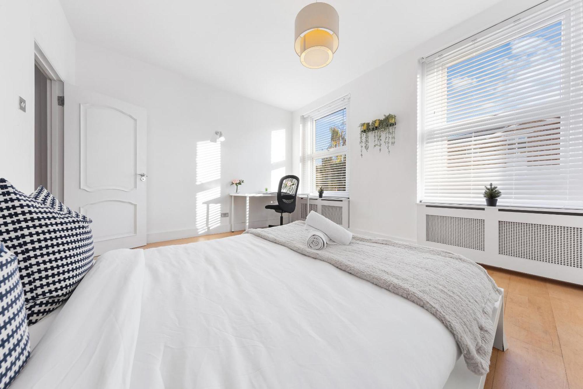 Luxury 4-Bedroom Modern Flat In Central London Steps From Station, Sleeps 9 In Style! Экстерьер фото