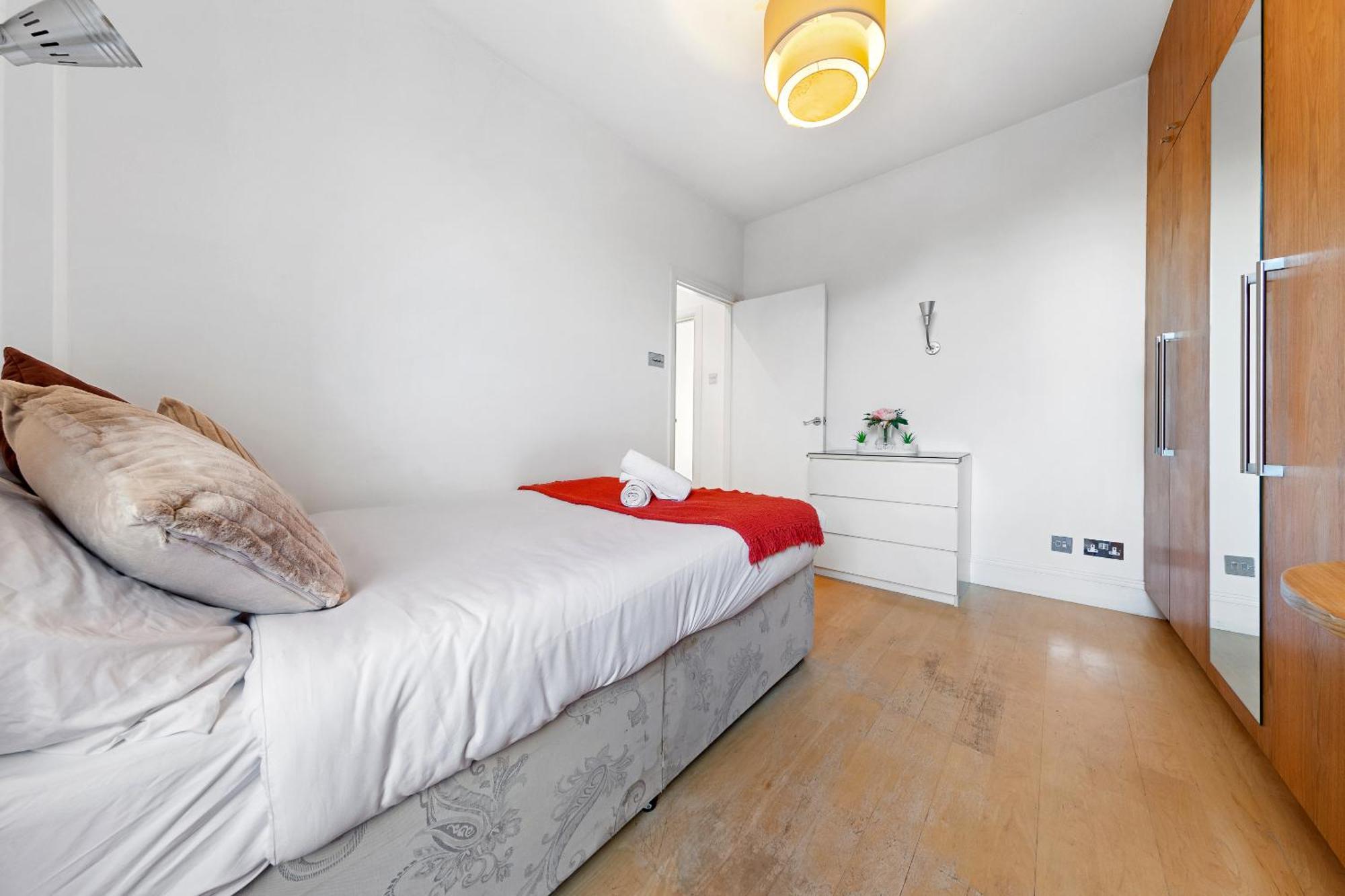 Luxury 4-Bedroom Modern Flat In Central London Steps From Station, Sleeps 9 In Style! Экстерьер фото