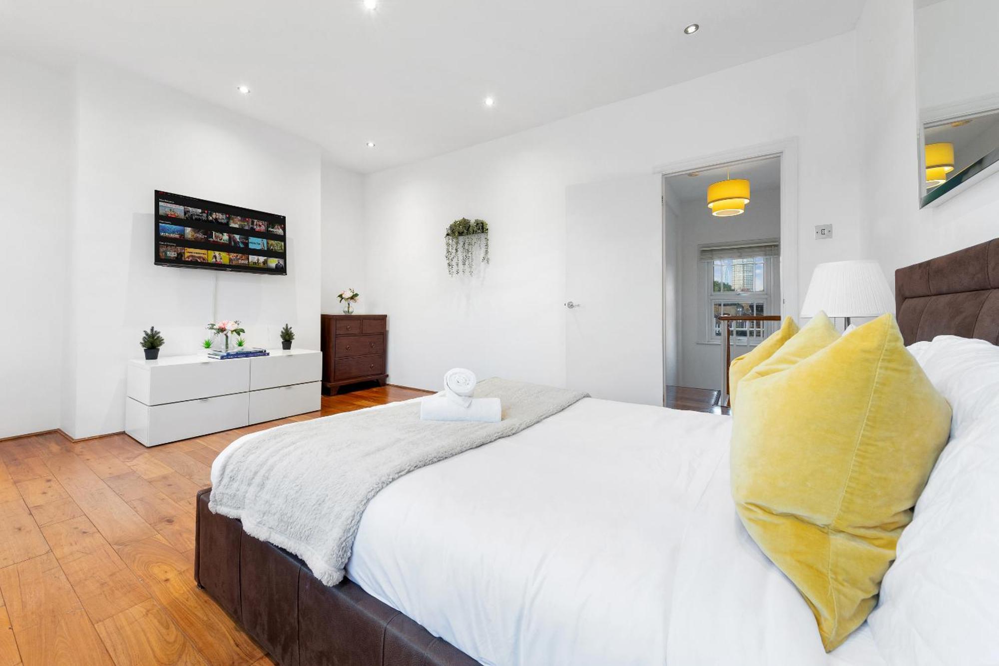 Luxury 4-Bedroom Modern Flat In Central London Steps From Station, Sleeps 9 In Style! Экстерьер фото
