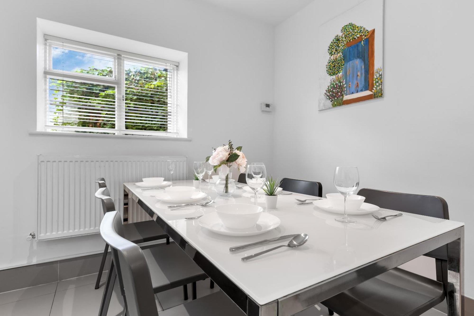 Luxury 4-Bedroom Modern Flat In Central London Steps From Station, Sleeps 9 In Style! Экстерьер фото